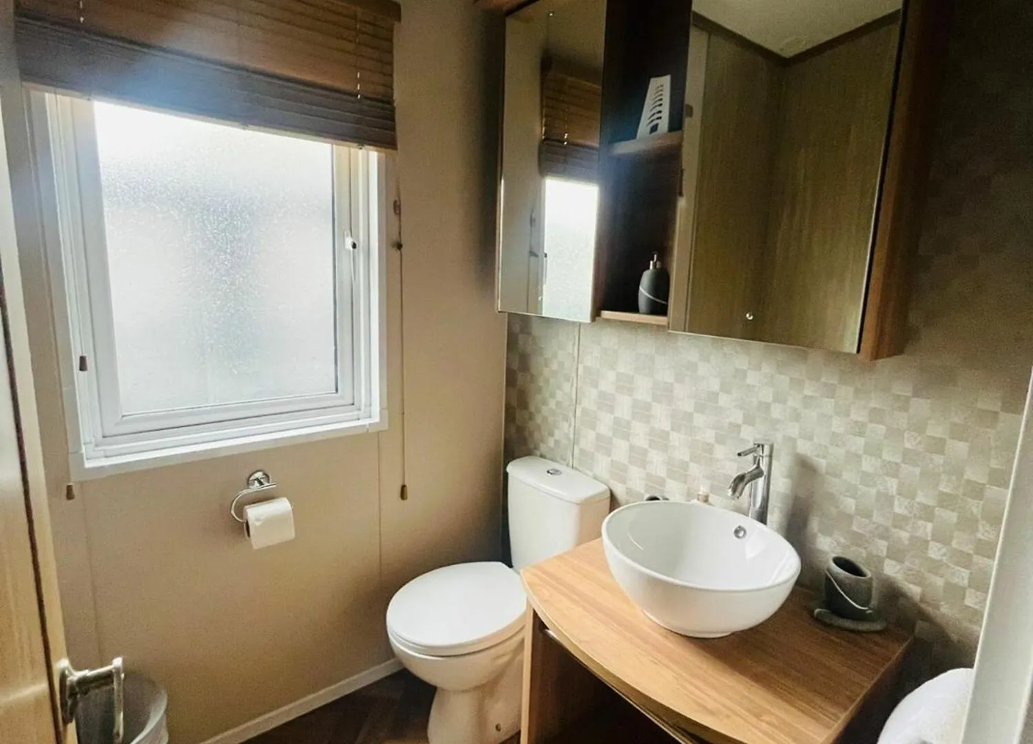 Fountain View Lodge With Hot Tub York